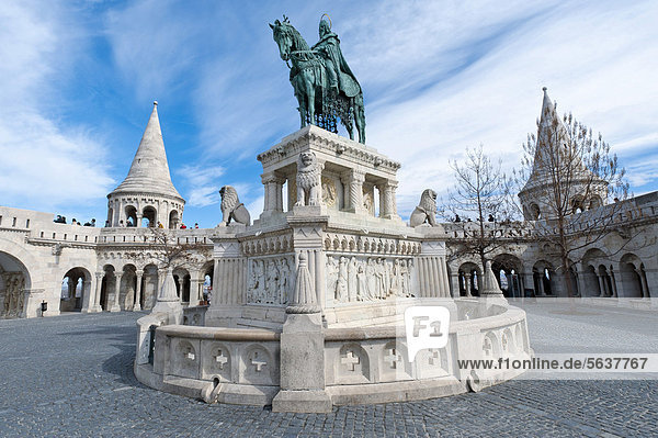 Reiterstandbild und Denkmal König Stephan I.  Fischerbastei oder Hal·szb·stya  Burgberg  Budapest  Ungarn  Europa