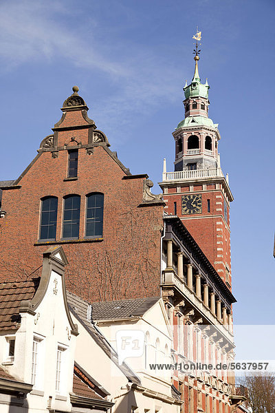 Turm des historischen Rathauses in Leer  Ostfriesland  Niedersachsen  Deutschland  Europa