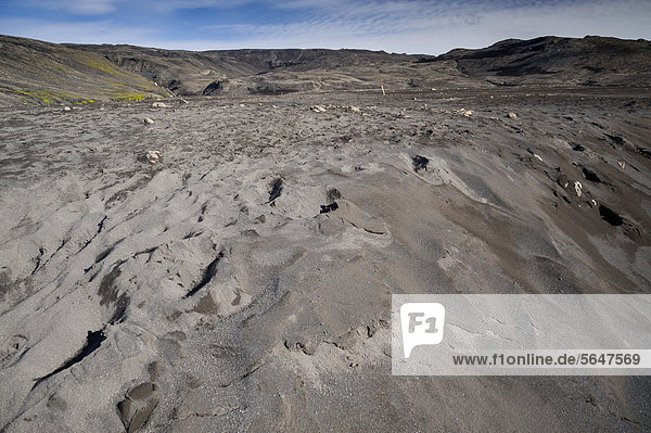 Asche und schwarzer Sand  Wanderweg Fimmvör_uh·ls oder Fimmvörduhals - SkÛgar  Su_urland  Sudurland  Süd-Island  Island  Europa