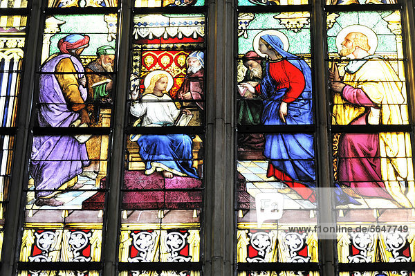 Kirchenfenster mit christlichen Motiven  Heilig-Kreuz-Münster  Baubeginn um 1315  Schwäbisch Gmünd  Baden-Württemberg  Deutschland  Europa