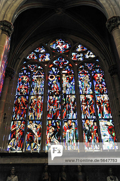 Kirchenfenster mit christlichen Motiven  Heilig-Kreuz-Münster  Baubeginn um 1315  Schwäbisch Gmünd  Baden-Württemberg  Deutschland  Europa