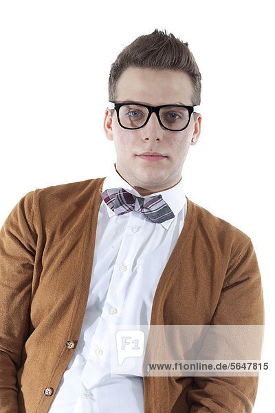 Junger Mann mit Brille und Fliege  Portrait