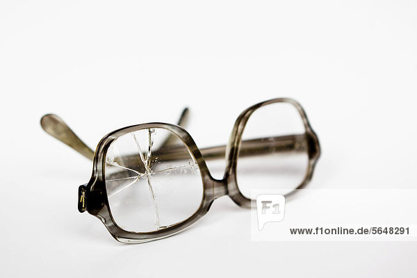 Alte zerbrochene Brille