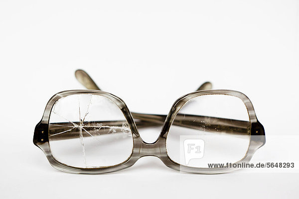 Alte zerbrochene Brille
