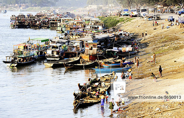 Harbour on Irrawaddy River  Ayeyarwady  Mandalay  Burma also known as Myanmar  Southeast Asia  Asia