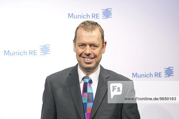 Torsten Oletzky  Vorstandsmitglied der Versicherungsgesellschaft Munich Re  Münchner Rück  und Vorstandsvorsitzender der Versicherungsgruppe Ergo  während der Bilanzpressekonferenz am 13.03.2012 in München  Bayern  Deutschland  Europa