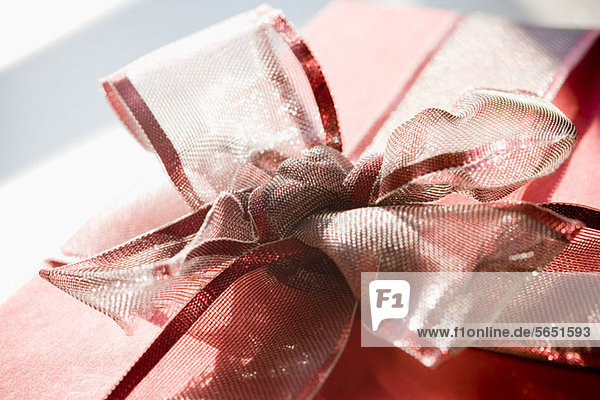 Rote Geschenk mit Ribbon bow