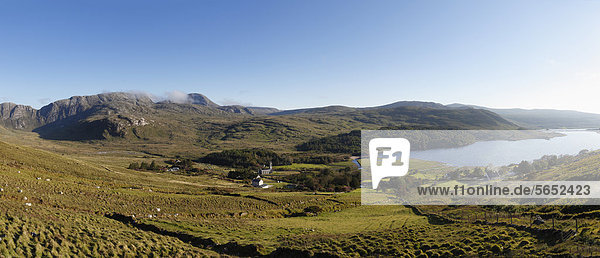 Irland  Grafschaft Donegal  Blick auf Dunlewey Lough und Derryveagh Mountains