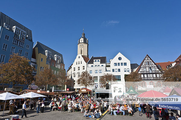 Deutschland  Thüringen  Jena  Menschen feiern Stadtfest auf dem Marktplatz