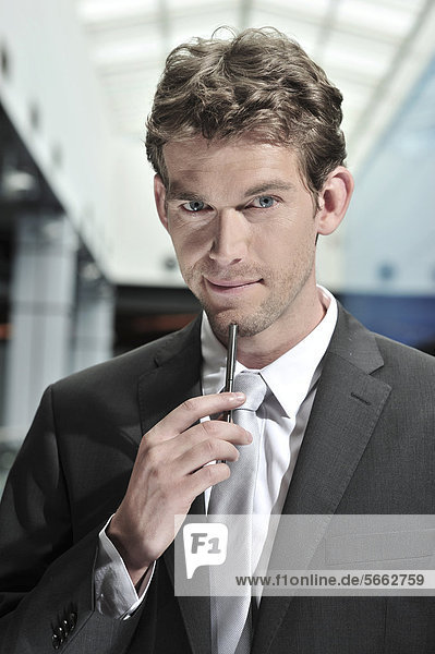 Junger Geschäftsmann Portrait