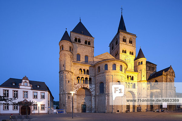 Domkirche St. Peter  Trierer Dom  UNESCO Weltkulturerbe  Trier  Rheinland-Pfalz  Deutschland  Europa  ÖffentlicherGrund