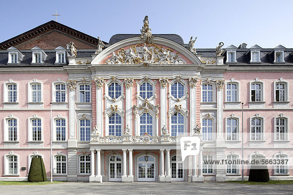 Kurfürstliches Palais  Behördenzentrum  Trier  Rheinland-Pfalz  Deutschland  Europa  ÖffentlicherGrund