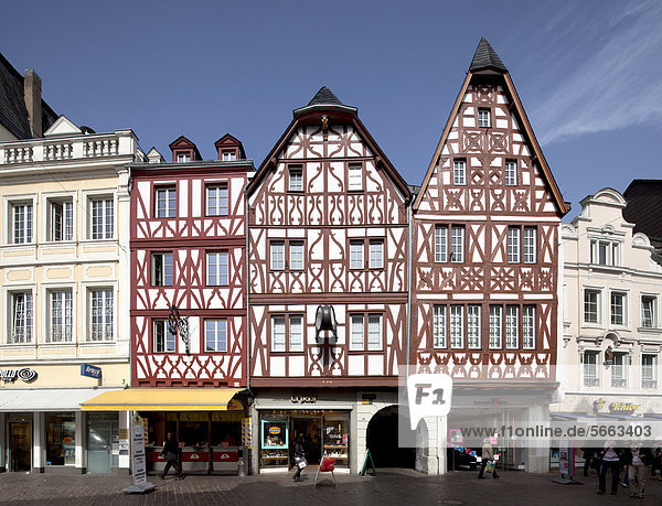 Hauptmarkt  Fachwerkhäuser  Trier  Rheinland-Pfalz  Deutschland  Europa  ÖffentlicherGrund