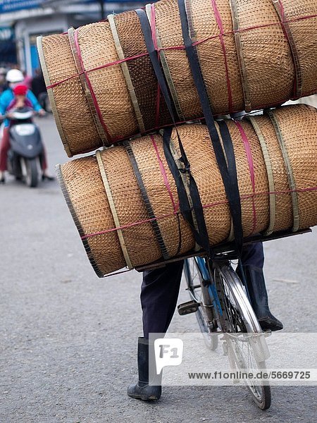 hoch  oben  Stapel  beladen  bringen  Fahrrad  Rad  Vietnam