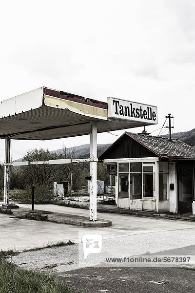 Alte  verlassene Tankstelle in Kammern im Liesingtal  Steiermark  Österreich  Europa