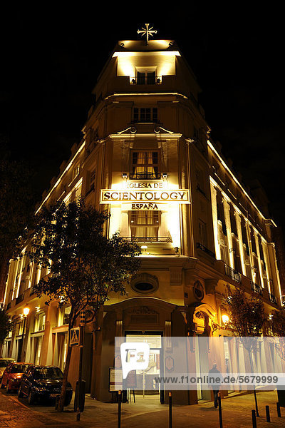 Iglesia de SCIENTOLOGY  Hauptkirche der Sekte Scientology  Nachtaufnahme  Madrid  Spanien  Europa  ÖffentlicherGrund