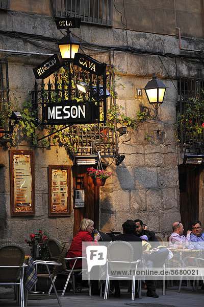 Restaurant Meson  Abendstimmung  Cava de San Miguel  Madrid  Spanien  Europa  ÖffentlicherGrund