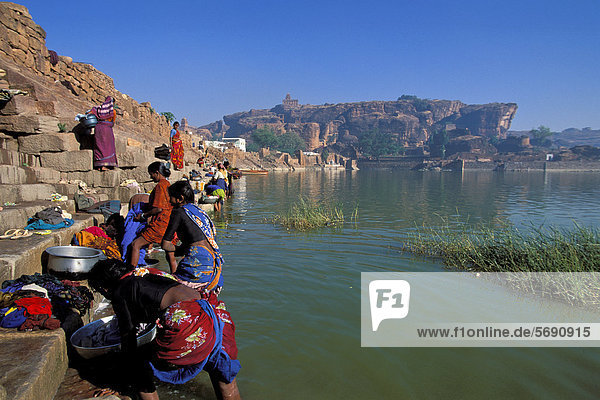 Washerwomen  Agastya Lake  Badami  Deccan Plateau  Karnataka  South India  India  Asia