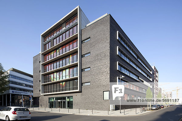 Bürogebäude an der Uhlandstraße  Ostend  Frankfurt am Main  Hessen  Deutschland  Europa  ÖffentlicherGrund