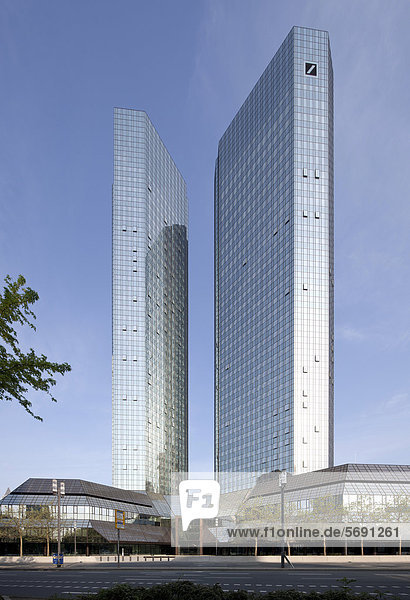 Deutsche-Bank-Hochhaus  Soll und Haben  Frankfurt am Main  Hessen  Deutschland  Europa  ÖffentlicherGrund