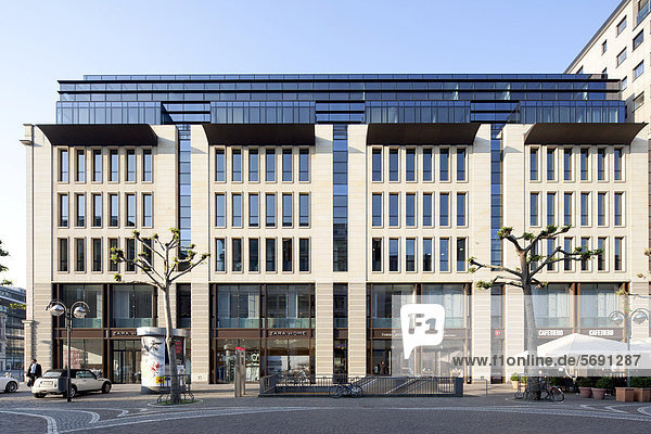 Büro- und Geschäftshaus am Rathenauplatz  Frankfurt am Main  Hessen  Deutschland  Europa  ÖffentlicherGrund