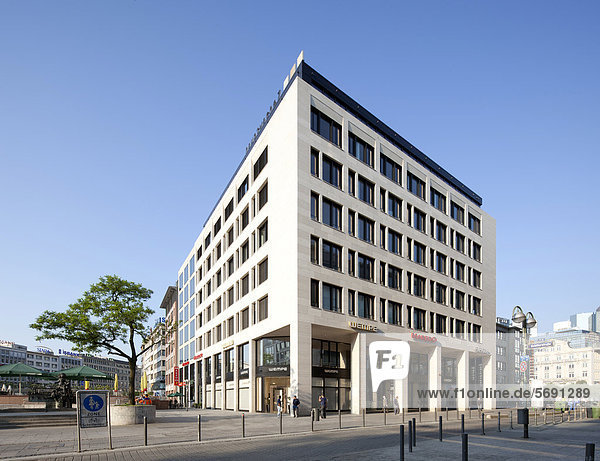 Büro- und Geschäftshaus am Rathenauplatz  Frankfurt am Main  Hessen  Deutschland  Europa  ÖffentlicherGrund