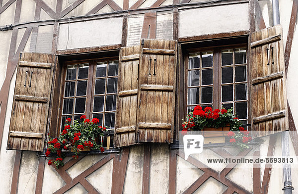 Frankreich Europa Fenster Blume Wohnhaus Sehenswürdigkeit Jalousie Hälfte Troyes