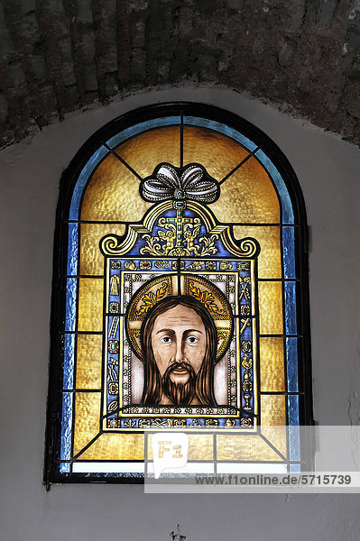 Jesusporträt  modernes Kirchenfenster  Kapelle  Castillo de Santa Catalina  gotische Burg in JaÈn  Provinz Jaen  Andalusien  Spanien  Europa