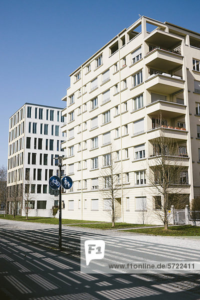 Deutschland  Bayern  München Westend  Außenansicht eines modernen Gebäudes