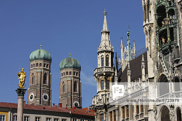 Deutschland  Bayern  München  Blick auf Marienplatz und Frauenkirche