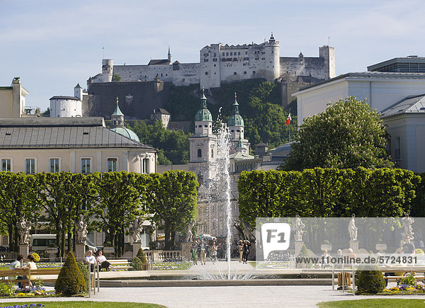 Österreich  Salzburg  Menschen im Mirabellgarten
