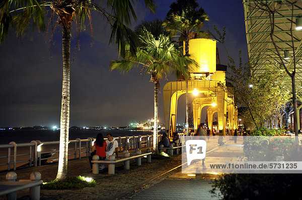 Renovierte Hafenanlage EstaÁ„o das Docas mit Promenade  Restaurants und Geschäften  Belem  Bundesstaat Para  Brasilien  Südamerika