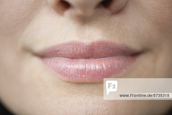 Nahaufnahme der weiblichen Lippen  abgeschnitten