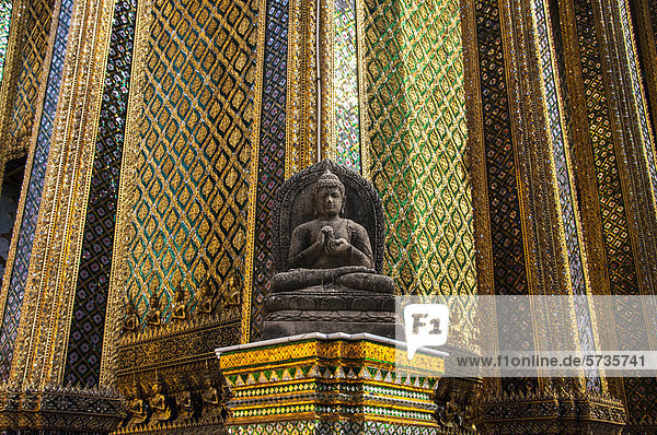 Buddha statue  Wat Phra Kaeo or Temple of the Emerald Buddha  Grand Palace or Royal Palace  Bangkok  Thailand  Asia
