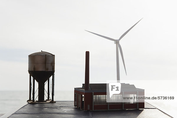 Modellfabrik  Wasserturm und Windkraftanlage