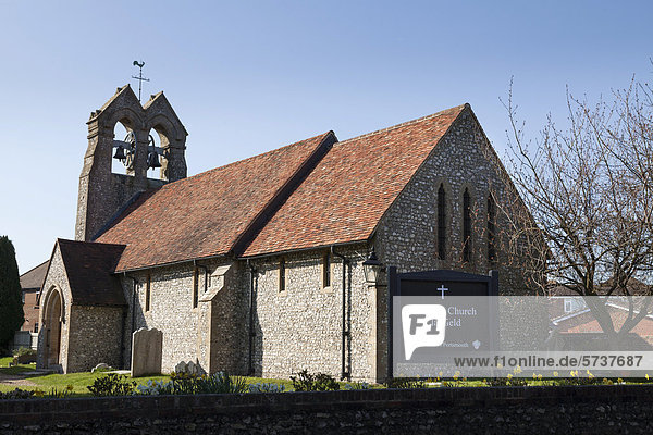 Dorfkirche von St. James mit Glockenturm  Clanfield  Waterlooville  Hampshire  England  Großbritannien  Europa