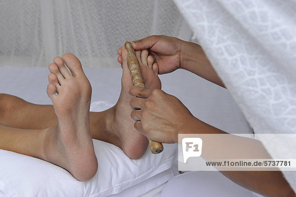 Asien  Philippinen  traditionellen philippinischen Bein und Fuß-massage