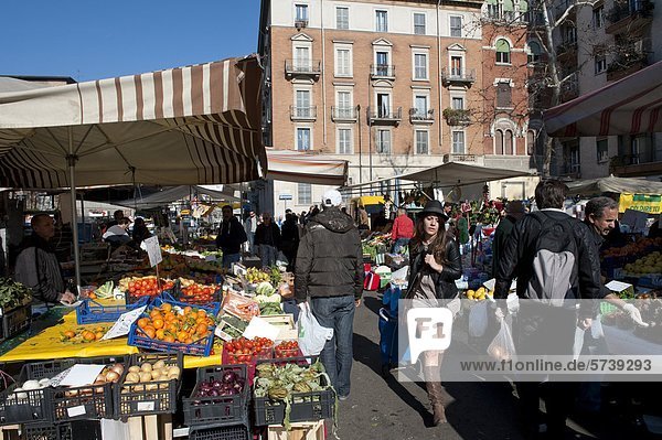 Italien  Lombardei  Mailand  Lebensmittelmarkt im Stadtzentrum