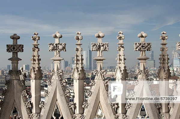 Italien  Lombardei  Mailand  Skyline und Stadtbild von der Dachterrasse des Doms