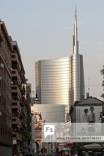 Italien  Lombardei  Mailand  Corso Garibaldi und Porta Nuova Turm von Cesar Pelli entworfen