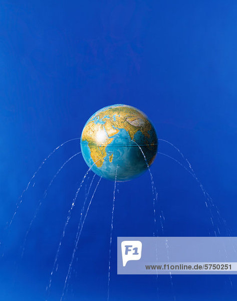 Planet Erde mit austretendem Wasser