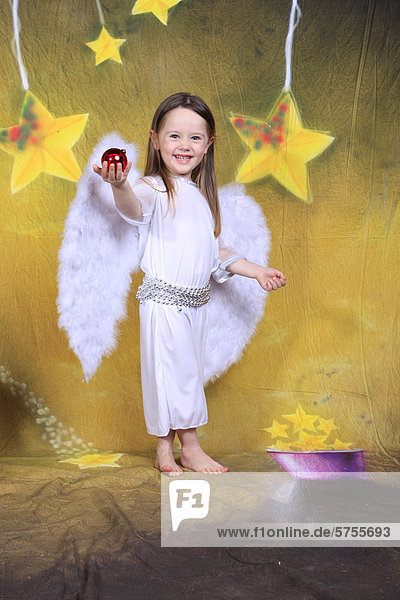 Little girl  three years  dressed as an angel