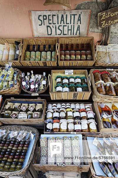 Ischitanische Spezialitäten zum Verkauf  Laden Serpcio  Altstadt von Forio  Insel Ischia  Golf von Neapel  Kampanien  Süditalien  Italien  Europa