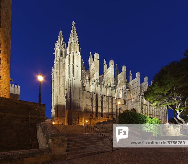 La Seu Cathedral Parc de la Mar old town Ciutat Antiga Palma de Mallorca Majorca Balearic Islands Spain Europe