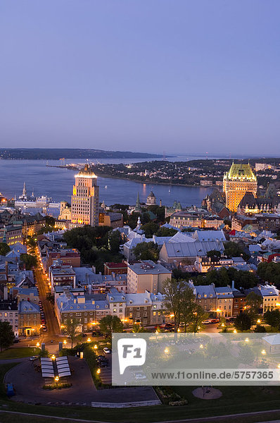 hoch oben Hafen Großstadt Aussichtspunkt Ansicht Kanada alt Quebec Dämmerung