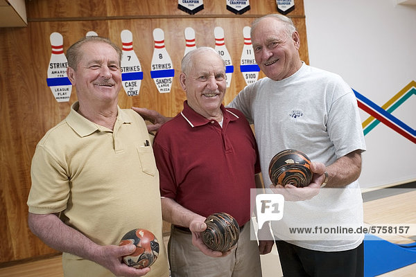 drei Brüder bowling. Senioren  Kanada.