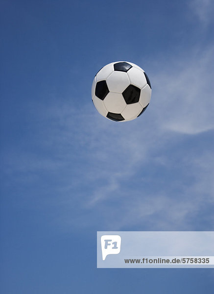 Fußball Ball in Luft