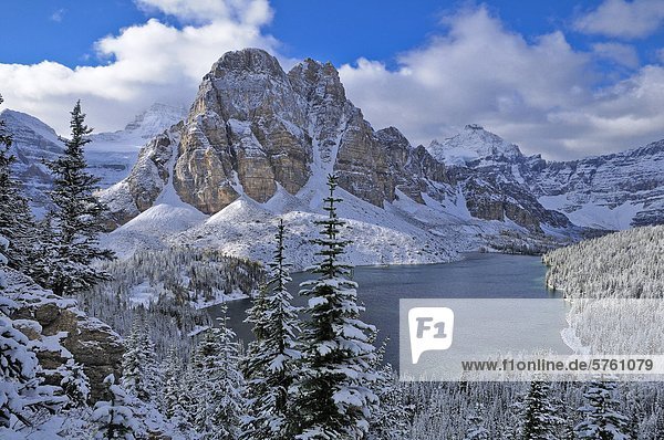 Neuschnee auf Sunburst Peak  Cerulean Lake  Mount Assiniboine Provincial Park  Rocky Mountains  British Columbia  Kanada