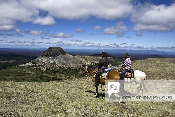 Wanderweg Fahrer Reisen durch die Itcha Mountains auf Pferd in British Columbia Kanada