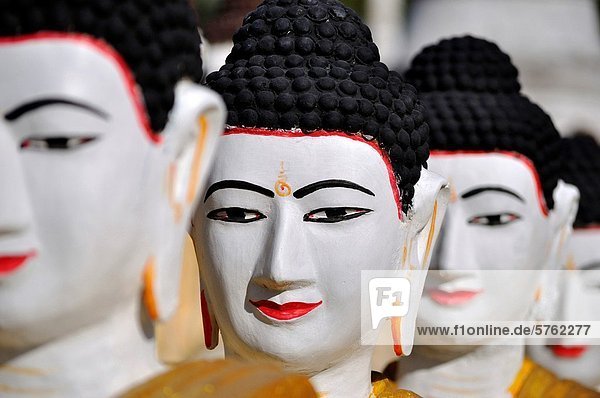 Drehzahlmesser liegend liegen liegt liegendes liegender liegende daliegen stehend Myanmar Buddha